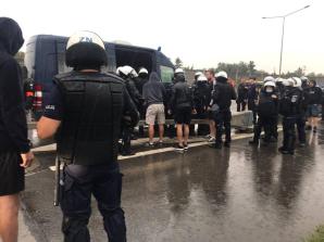 [VIDEO] Policjanci czuwali nad bezpieczeństwem podczas meczu LEGIA WARSZAWA - DINAMO ZAGRZEB i zapobiegli konfrontacji pomiędzy pseudokibicami