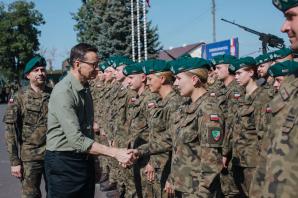 [VIDEO] Premier Mateusz Morawiecki spotkał się z żołnierzami 2. Hrubieszowskiego Pułku Rozpoznawczego im. mjr. Henryka Dobrzańskiego Hubala