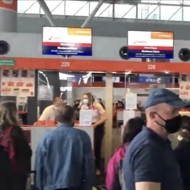 [VIDEO] Skandal na lotnisku Chopina w Warszawie! Kto naraża pasażerów przez skąpstwo?