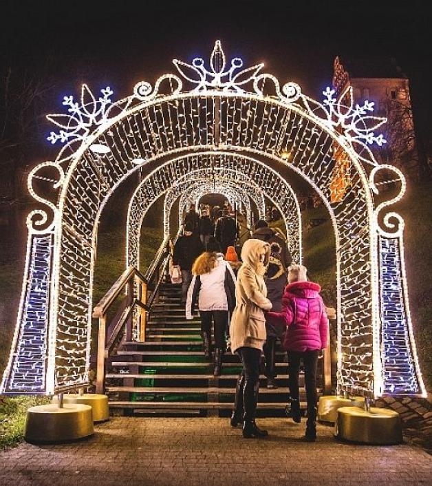 Zapraszamy na spacery iluminowaną Warszawą!