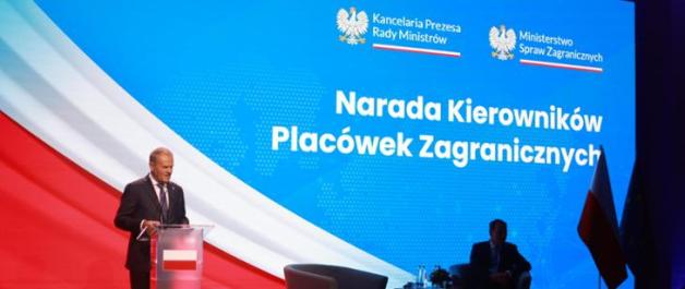 O odpartyjnieniu i powrocie do profesjonalizacji służby zagranicznej mówił Premier Donald Tusk na spotkaniu z szefami misji dyplomatycznymi i stałymi przedstawicielstwami RP