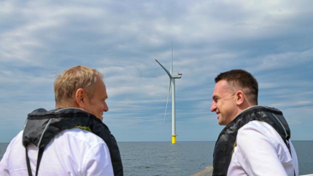 [VIDEO] Premier z wizytą na pierwszej w Polsce morskiej farmie wiatrowej.
